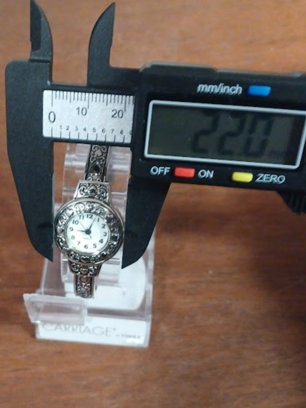 Vintage Ladies AVON Silver Tone Bangle Watch with Heart Motif - WORKS! - Picture 10 of 10